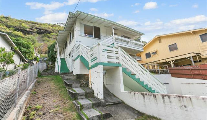 2061 10th Avenue,Honolulu,Hawaii,96816,3 Bedrooms Bedrooms,1 BathroomBathrooms,Single family,10th,17680042