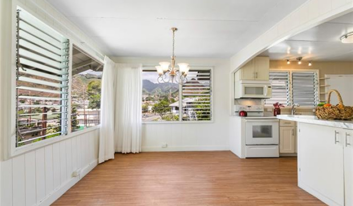 2061 10th Avenue,Honolulu,Hawaii,96816,3 Bedrooms Bedrooms,1 BathroomBathrooms,Single family,10th,17680042