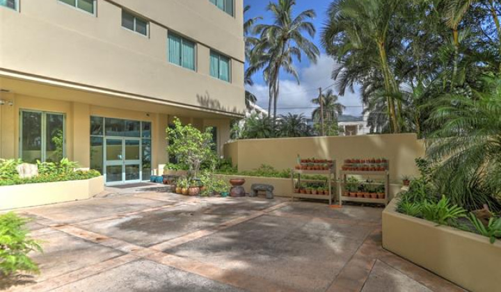 1314 Kalakaua Avenue,Honolulu,Hawaii,96826,2 Bedrooms Bedrooms,1 BathroomBathrooms,Condo/Townhouse,Kalakaua,5,17681606