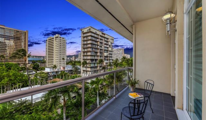 427 Launiu Street,Honolulu,Hawaii,96815,2 Bedrooms Bedrooms,2 BathroomsBathrooms,Condo/Townhouse,Launiu,6,17734131