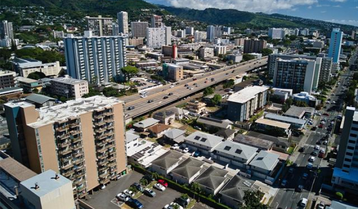 1050 Kinau Street,Honolulu,Hawaii,96814,2 Bedrooms Bedrooms,1 BathroomBathrooms,Condo/Townhouse,Kinau,3,17774512