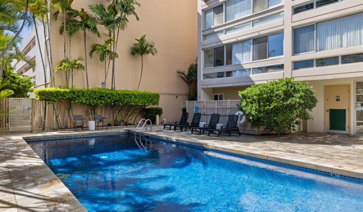 555 University Avenue,Honolulu,Hawaii,96826,1 Bedroom Bedrooms,1 BathroomBathrooms,Condo/Townhouse,University,1,17779410