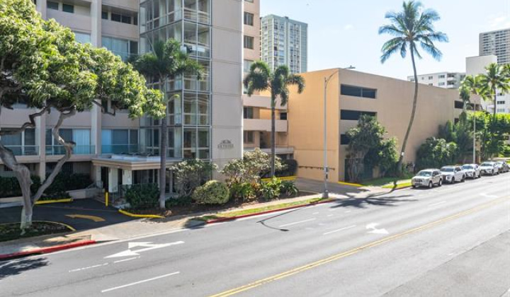 555 University Avenue,Honolulu,Hawaii,96826,1 Bedroom Bedrooms,1 BathroomBathrooms,Condo/Townhouse,University,1,17779410