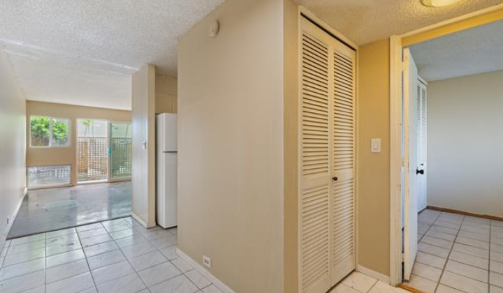 555 University Avenue,Honolulu,Hawaii,96826,1 Bedroom Bedrooms,1 BathroomBathrooms,Condo/Townhouse,University,1,17779410