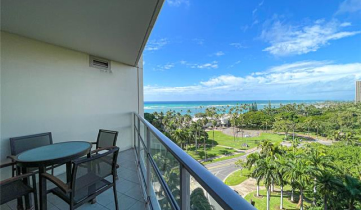 223 Saratoga Road,Honolulu,Hawaii,96815,1 Bedroom Bedrooms,2 BathroomsBathrooms,Condo/Townhouse,Saratoga,11,17737378