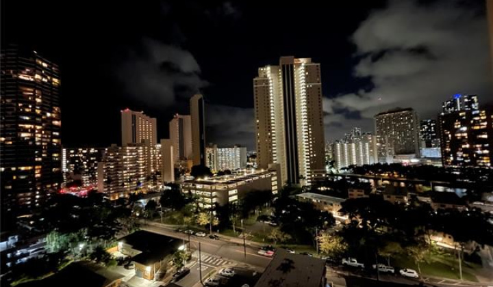 411 Hobron Lane,Honolulu,Hawaii,96815,1 Bedroom Bedrooms,1 BathroomBathrooms,Condo/Townhouse,Hobron,14,17923016