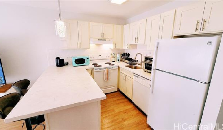 411 Hobron Lane,Honolulu,Hawaii,96815,1 Bedroom Bedrooms,1 BathroomBathrooms,Condo/Townhouse,Hobron,14,17923016