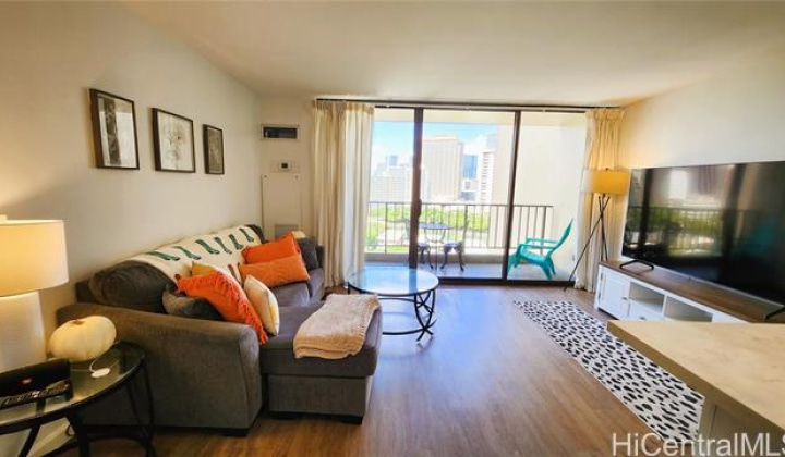 411 Hobron Lane,Honolulu,Hawaii,96815,1 Bedroom Bedrooms,1 BathroomBathrooms,Condo/Townhouse,Hobron,14,17923016