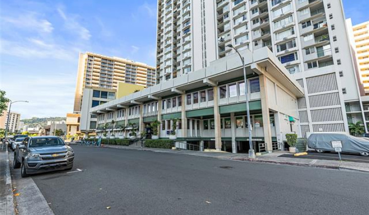 747 Amana Street,Honolulu,Hawaii,96814,1 BathroomBathrooms,Condo/Townhouse,Amana,7,18038790