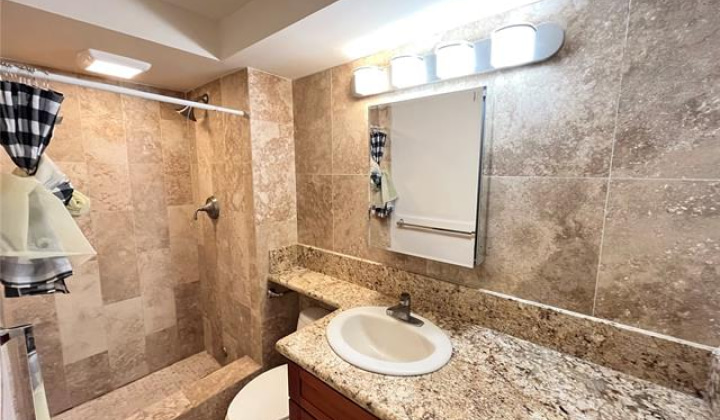 1700 Ala Moana Boulevard,Honolulu,Hawaii,96815,1 BathroomBathrooms,Condo/Townhouse,Ala Moana,17,18061672