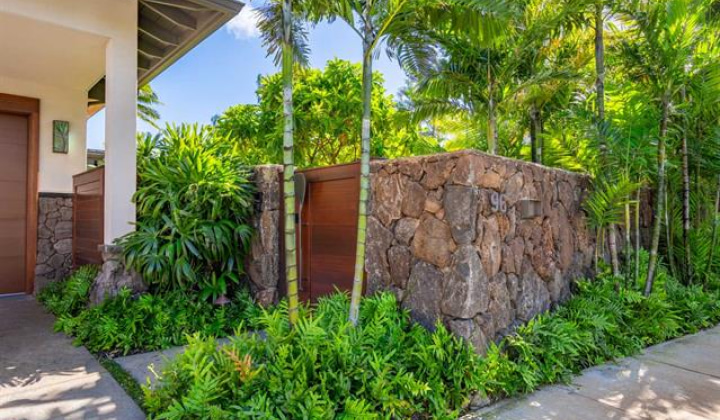 96 Niuiki Circle,Honolulu,Hawaii,96821,4 Bedrooms Bedrooms,5 BathroomsBathrooms,Single family,Niuiki,18102514