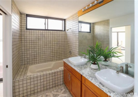 2101 Nuuanu Avenue,Honolulu,Hawaii,96817,2 Bedrooms Bedrooms,2 BathroomsBathrooms,Condo/Townhouse,Nuuanu,26,18075607