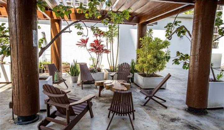 300 Wai Nani Way,Honolulu,Hawaii,96815,1 Bedroom Bedrooms,1 BathroomBathrooms,Condo/Townhouse,Wai Nani,4,18127065