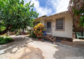 3811 Waialae Avenue,Honolulu,Hawaii,96816,8 Bedrooms Bedrooms,4 BathroomsBathrooms,Single family,Waialae,18096018