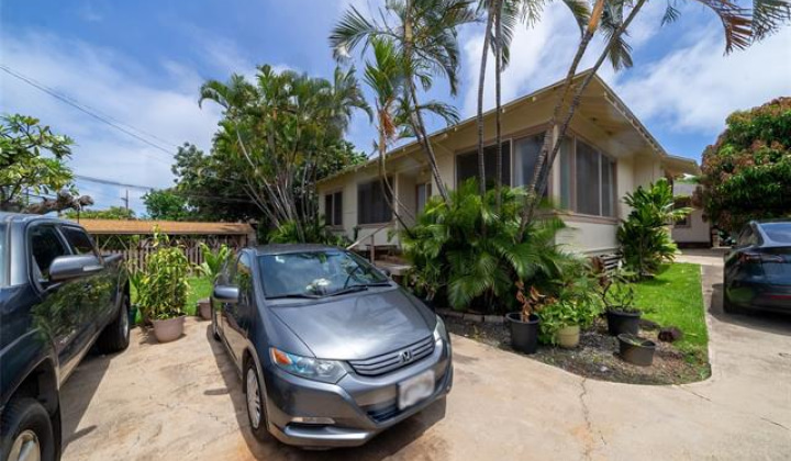 3811 Waialae Avenue,Honolulu,Hawaii,96816,8 Bedrooms Bedrooms,4 BathroomsBathrooms,Single family,Waialae,18096018