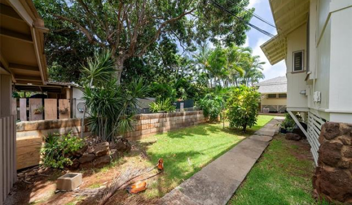 3811 Waialae Avenue,Honolulu,Hawaii,96816,8 Bedrooms Bedrooms,4 BathroomsBathrooms,Single family,Waialae,18096018