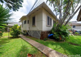 3811 Waialae Avenue,Honolulu,Hawaii,96816,8 Bedrooms Bedrooms,4 BathroomsBathrooms,Single family,Waialae,18096018