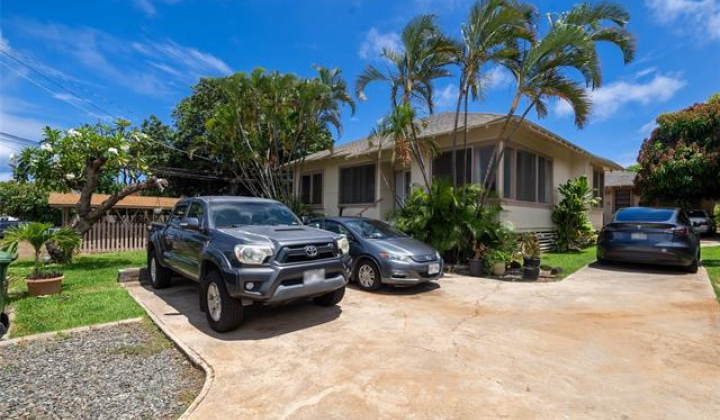 3811 Waialae Avenue,Honolulu,Hawaii,96816,8 Bedrooms Bedrooms,4 BathroomsBathrooms,Single family,Waialae,18096018