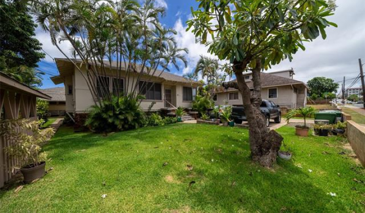 3811 Waialae Avenue,Honolulu,Hawaii,96816,8 Bedrooms Bedrooms,4 BathroomsBathrooms,Single family,Waialae,18096018