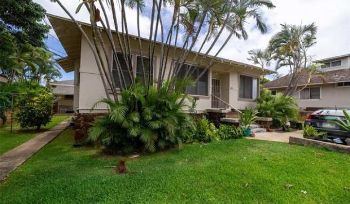 3811 Waialae Avenue,Honolulu,Hawaii,96816,8 Bedrooms Bedrooms,4 BathroomsBathrooms,Single family,Waialae,18096018