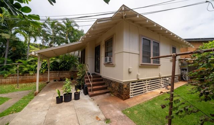 3811 Waialae Avenue,Honolulu,Hawaii,96816,8 Bedrooms Bedrooms,4 BathroomsBathrooms,Single family,Waialae,18096018