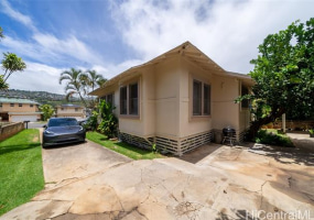 3811 Waialae Avenue,Honolulu,Hawaii,96816,8 Bedrooms Bedrooms,4 BathroomsBathrooms,Single family,Waialae,18096018