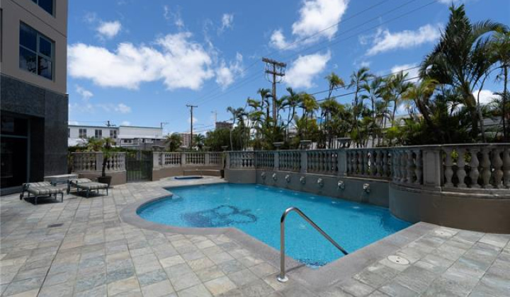 1080 Beretania Street,Honolulu,Hawaii,96814,3 Bedrooms Bedrooms,2 BathroomsBathrooms,Condo/Townhouse,Beretania,11,18096303