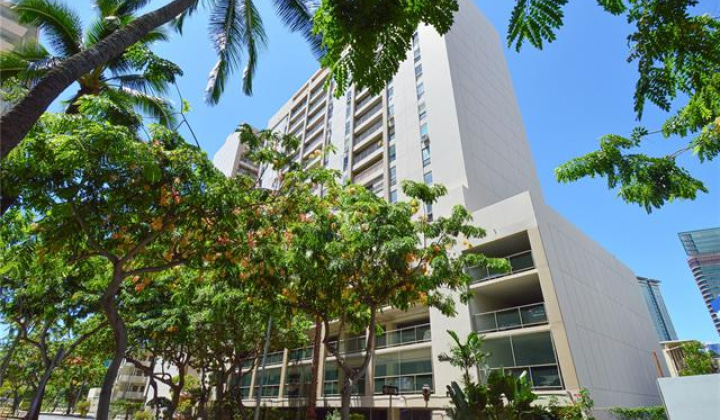 430 Keoniana Street,Honolulu,Hawaii,96815,1 Bedroom Bedrooms,1 BathroomBathrooms,Condo/Townhouse,Keoniana,4,18112535