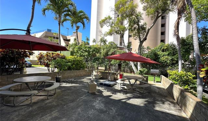 2525 Date Street,Honolulu,Hawaii,96826,1 BathroomBathrooms,Condo/Townhouse,Date,38,18013896