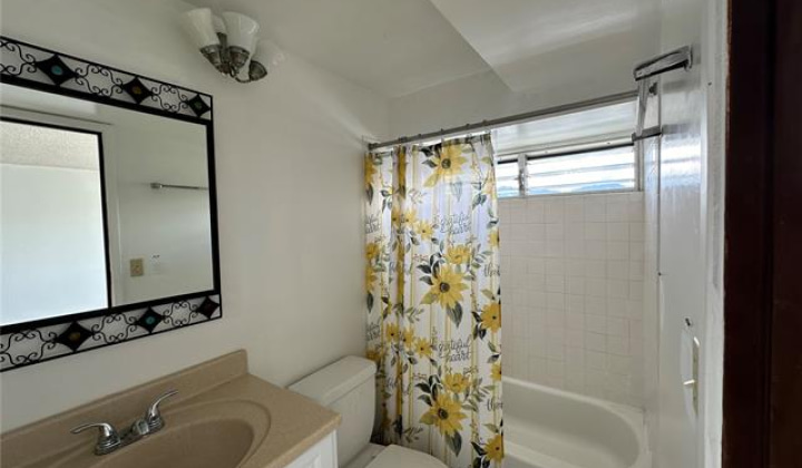 2525 Date Street,Honolulu,Hawaii,96826,1 BathroomBathrooms,Condo/Townhouse,Date,38,18013896