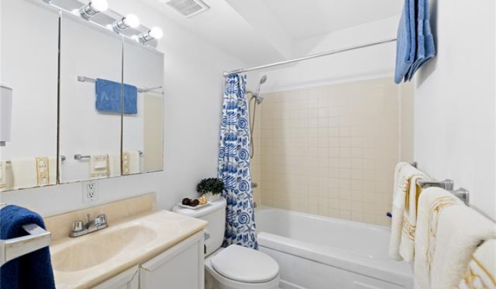 1750 Kalakaua Avenue,Honolulu,Hawaii,96826,1 Bedroom Bedrooms,1 BathroomBathrooms,Condo/Townhouse,Kalakaua,16,18018061