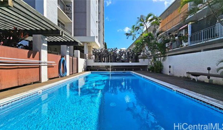 725 Piikoi Street,Honolulu,Hawaii,96814,1 Bedroom Bedrooms,1 BathroomBathrooms,Condo/Townhouse,Piikoi,2,18128095