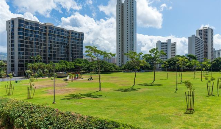 1717 Mott Smith Drive,Honolulu,Hawaii,96822,2 ベッドルーム ベッドルーム,2 バスルームバスルーム,コンド / タウンハウス,Mott Smith,25,18150430