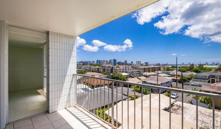 647 Kunawai Lane,Honolulu,Hawaii,96817,2 Bedrooms Bedrooms,1 BathroomBathrooms,Condo/Townhouse,Kunawai,5,18186777