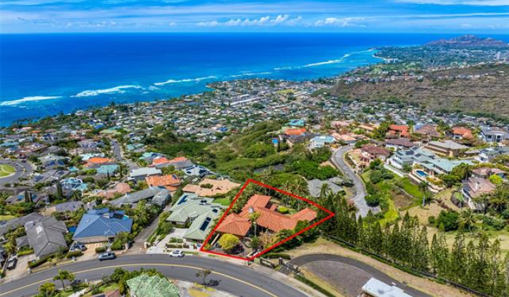 718 Puuikena Drive,Honolulu,Hawaii,96821,7 Bedrooms Bedrooms,6 BathroomsBathrooms,Single family,Puuikena,18186822