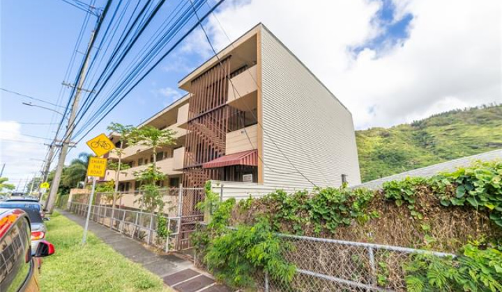 2140 10th Avenue,Honolulu,Hawaii,96816,1 BathroomBathrooms,Condo/Townhouse,10th,4,18101000