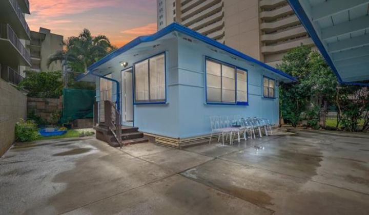 729 Ekela Avenue,Honolulu,Hawaii,96816,8 Bedrooms Bedrooms,4 BathroomsBathrooms,Single family,Ekela,18199694