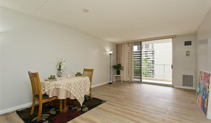 400 Hobron Lane,Honolulu,Hawaii,96815,1 Bedroom Bedrooms,1 BathroomBathrooms,Condo/Townhouse,Hobron,8,18213574