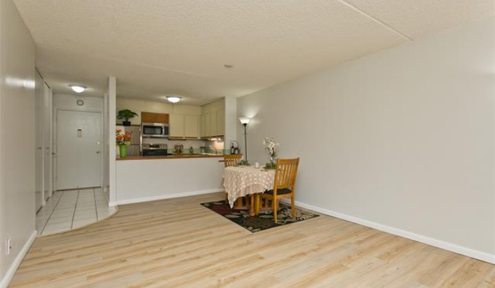 400 Hobron Lane,Honolulu,Hawaii,96815,1 Bedroom Bedrooms,1 BathroomBathrooms,Condo/Townhouse,Hobron,8,18213574