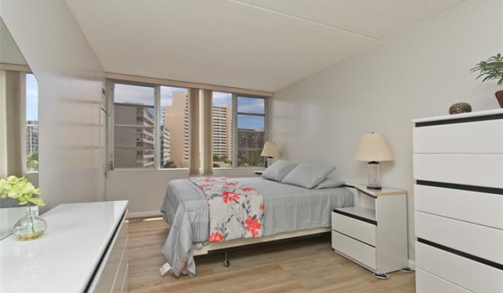 400 Hobron Lane,Honolulu,Hawaii,96815,1 Bedroom Bedrooms,1 BathroomBathrooms,Condo/Townhouse,Hobron,8,18213574