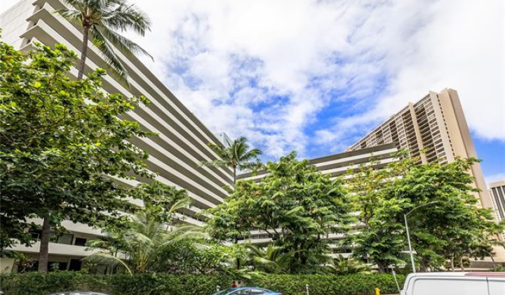 425 Ena Road,Honolulu,Hawaii,96815,1 Bedroom Bedrooms,1 BathroomBathrooms,Condo/Townhouse,Ena,12,18217536