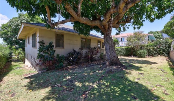 1827 Waihee Street,Honolulu,Hawaii,96817,3 Bedrooms Bedrooms,1 BathroomBathrooms,Single family,Waihee,18219395