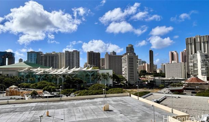 1655 Makaloa Street,Honolulu,Hawaii,96814,1 Bedroom Bedrooms,1 BathroomBathrooms,Condo/Townhouse,Makaloa,10,18272138