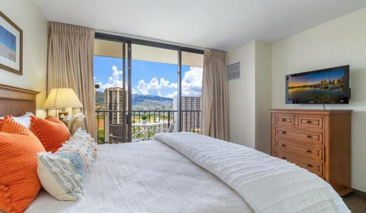 229 Paoakalani Avenue,Honolulu,Hawaii,96815,1 Bedroom Bedrooms,1 BathroomBathrooms,Condo/Townhouse,Paoakalani,19,18248332