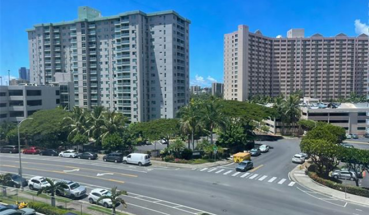 1121 Ala Napunani Street,Honolulu,Hawaii,96818,2 Bedrooms Bedrooms,1 BathroomBathrooms,Condo/Townhouse,Ala Napunani,5,18260428