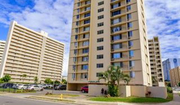 909 Ala Nanala Street,Honolulu,Hawaii,96818,1 Bedroom Bedrooms,1 BathroomBathrooms,Condo/Townhouse,Ala Nanala,18,18328344