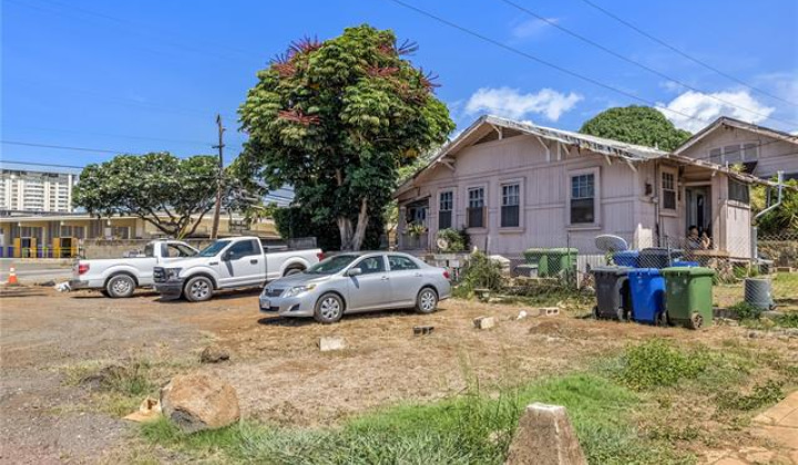 1221 Gulick Avenue,Honolulu,Hawaii,96819,7 ベッドルーム ベッドルーム,3 バスルームバスルーム,一戸建て,Gulick,18288200