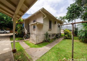 3811 Waialae Avenue,Honolulu,Hawaii,96816,8 Bedrooms Bedrooms,4 BathroomsBathrooms,Single family,Waialae,18096018