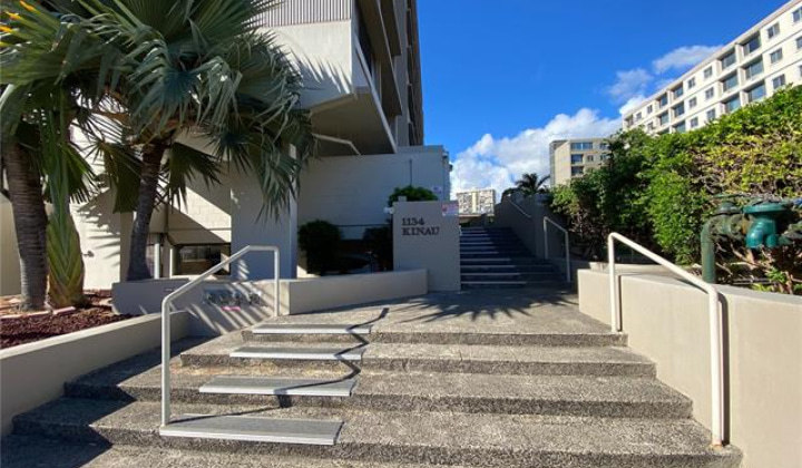 1134 Kinau Street,Honolulu,Hawaii,96814,1 Bedroom Bedrooms,1 BathroomBathrooms,Condo/Townhouse,Kinau,8,18404063