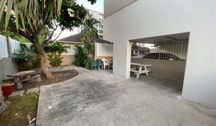 1134 Kinau Street,Honolulu,Hawaii,96814,1 Bedroom Bedrooms,1 BathroomBathrooms,Condo/Townhouse,Kinau,8,18404063